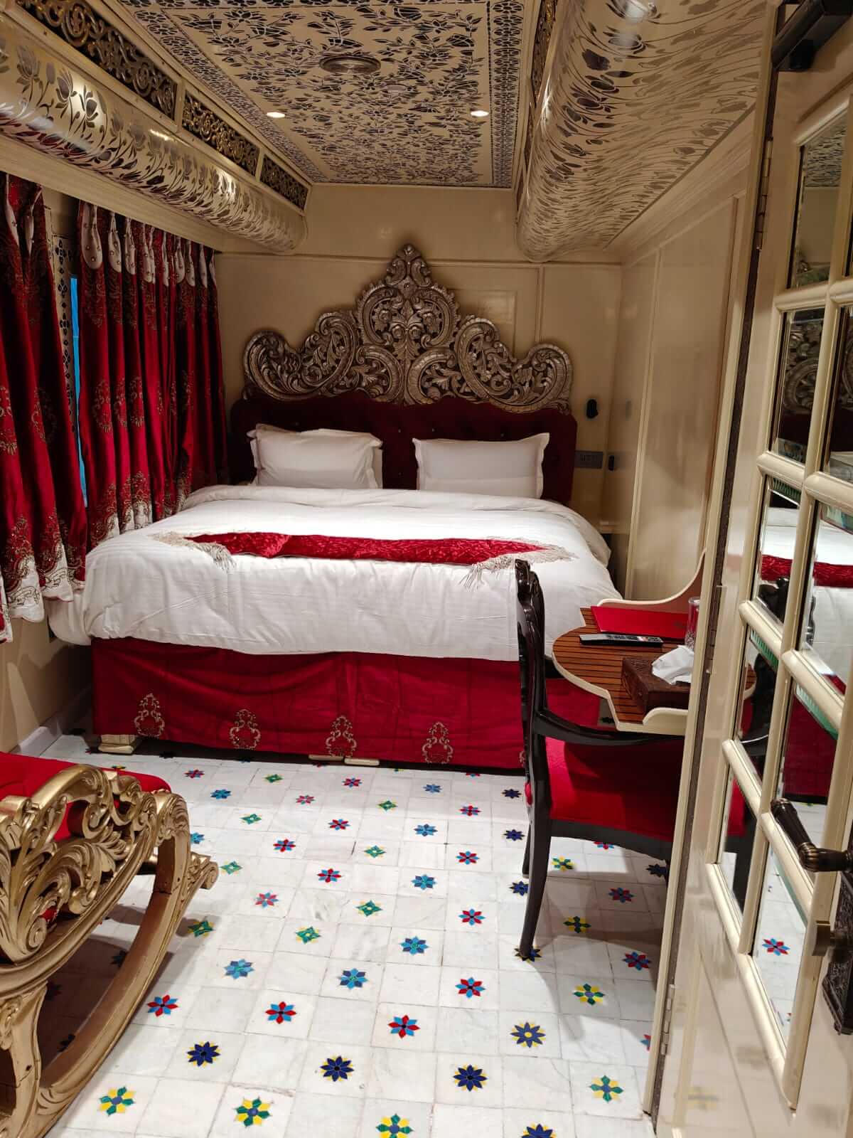 palace on wheels cabins